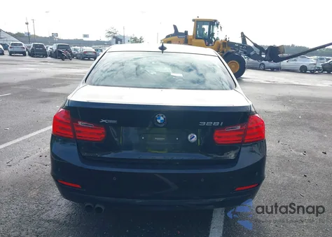 2014 BMW 328 Xi z USA, uszkodzony, nr VIN WBA3B3C57EF545212